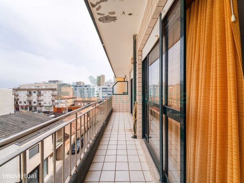 Apartamento T1 em Aver-O-Mar - 2ª Linha de Praia