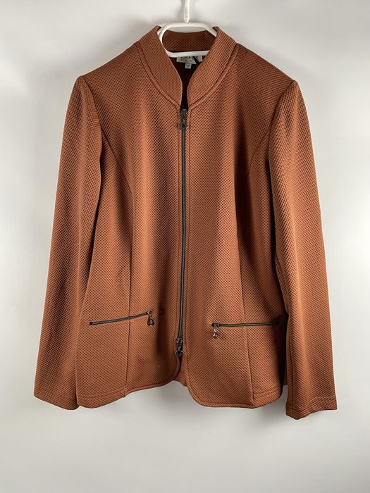 Zestaw 600 sztuk ubrań na odsprzedaż