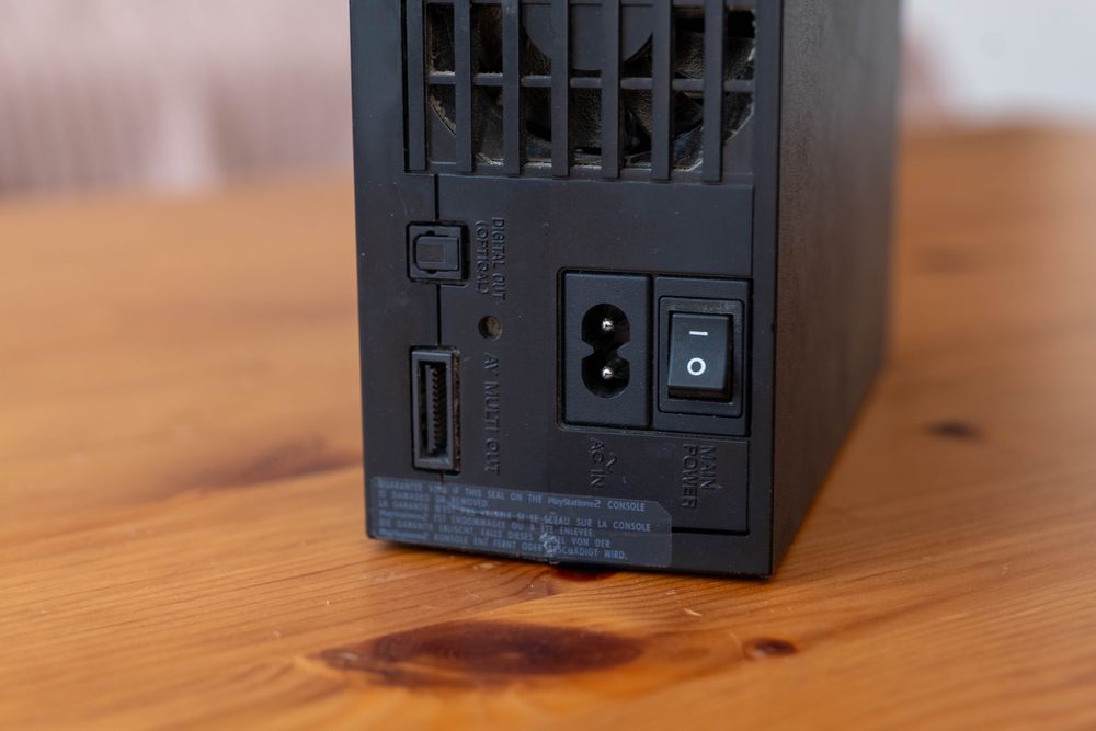 PlayStation 2 (primeira edição de 2000) - para colecionador ou peças