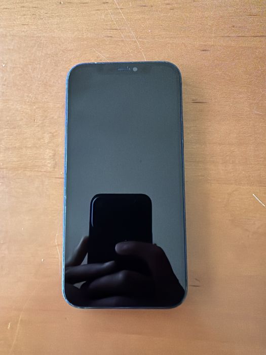 Iphone 12.