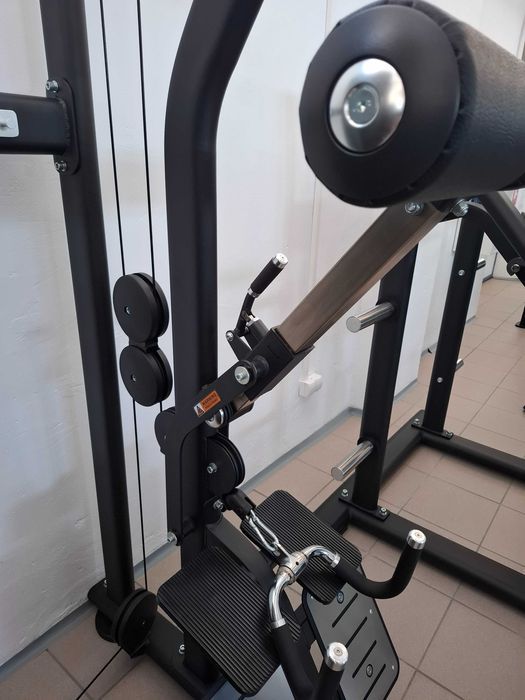 Dwufunkcyjna maszyna do treningu pleców lat pulldown/seated row RE8026