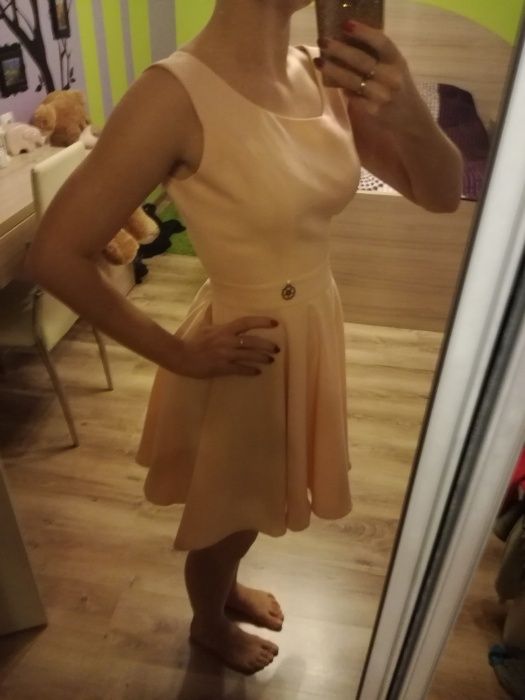 Morelowa sukienka