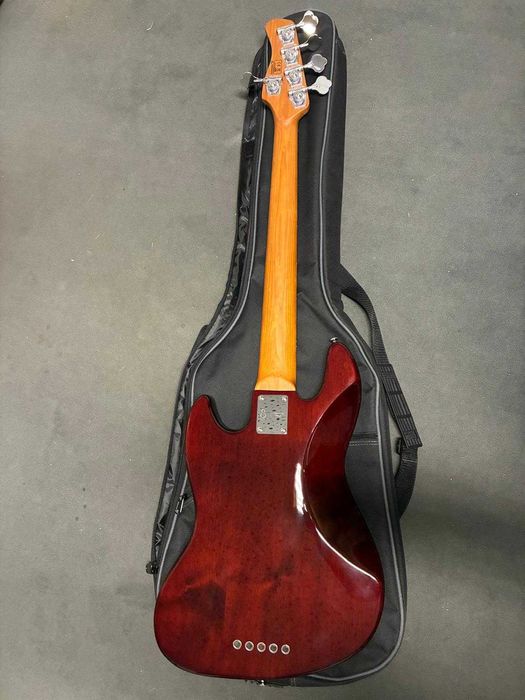 Baixo Marcus Miller L5