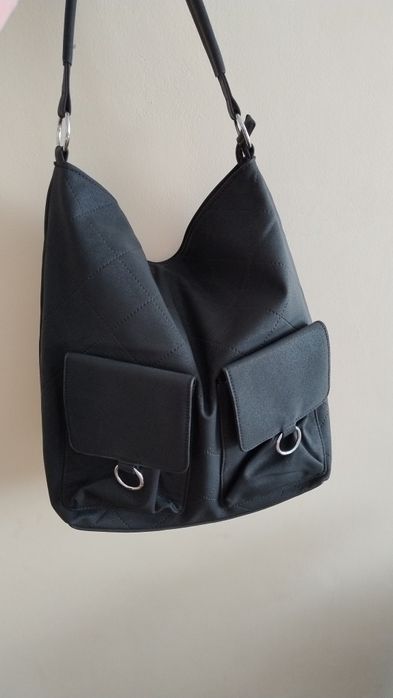 Czarna torebka damska.