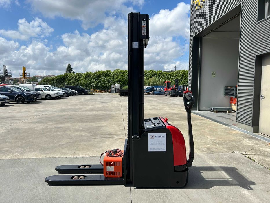 Stacker Euroyen Tripleyen 1400 Kgs