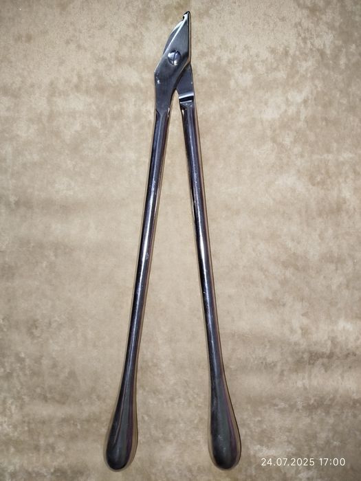 Медицинские ножницы Н-28 для разрезания гипсовых повязок.