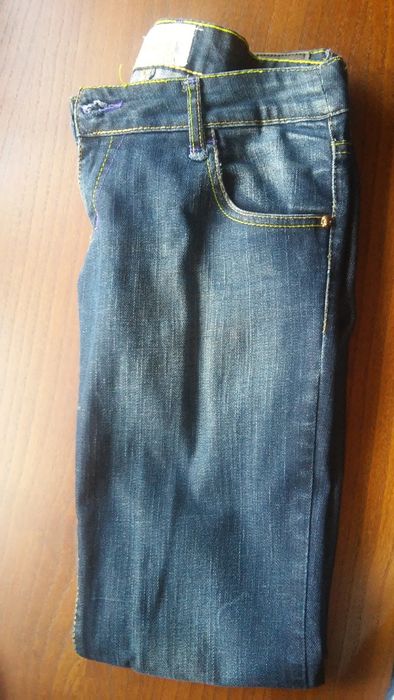 Calças de ganga em bom estado