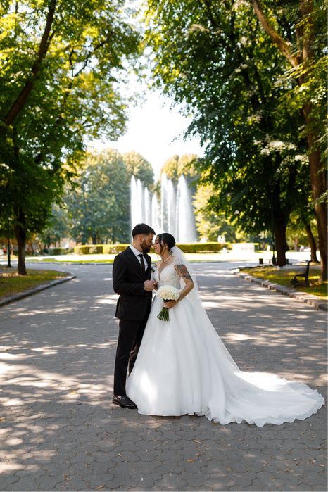 Весільна сукня. Плаття весільне зі шлейфом