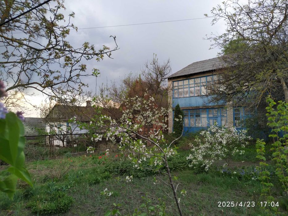 Продам 1/2 житлового будиноку.