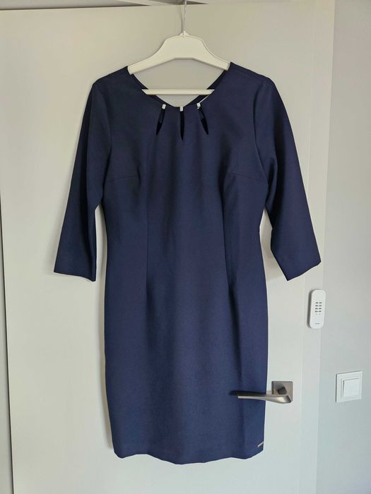 Elegancka granatowa sukienka z rękawem 3/4 Quiosque 40 L
