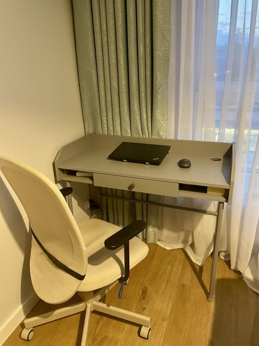 Biurko Ikea Hauga 100x45cm