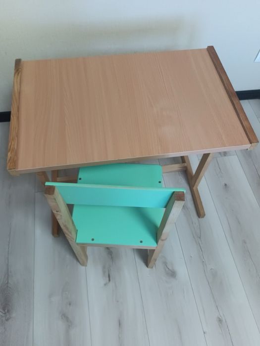 Дитячий столик та стілець, стан нового.Тільки Хм.