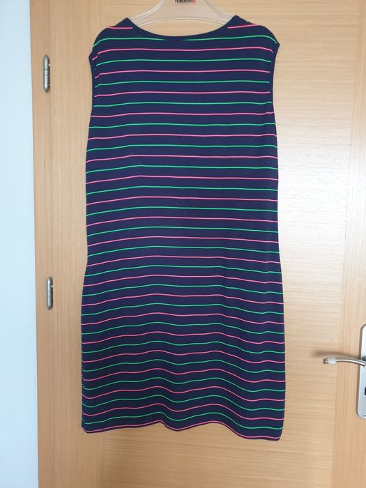 Sprzedam damską sukienkę w paski z kieszeniami