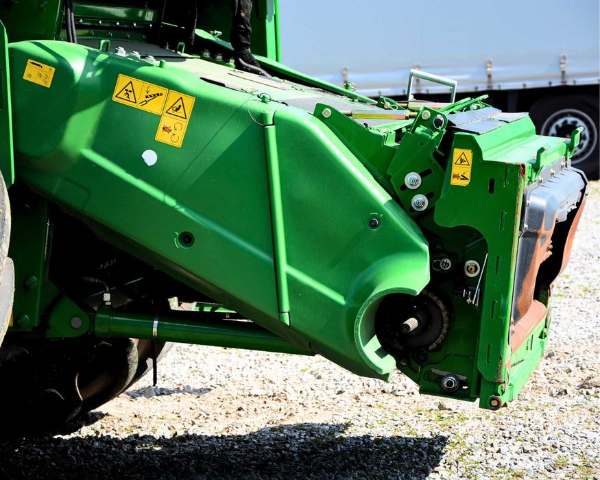 John Deere S670I