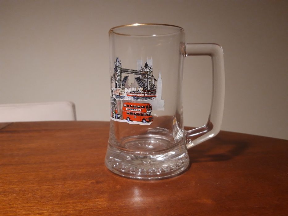 2 canecas de cerveja em vidro (preço pelo conjunto)