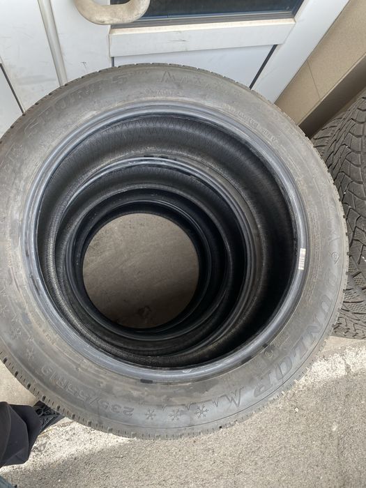 Зимові шини Dunlop 235/55/19