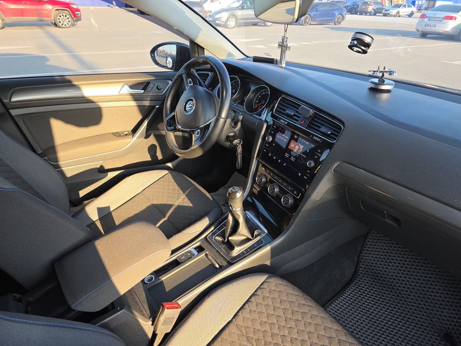 Продам фольцваген голф 7.