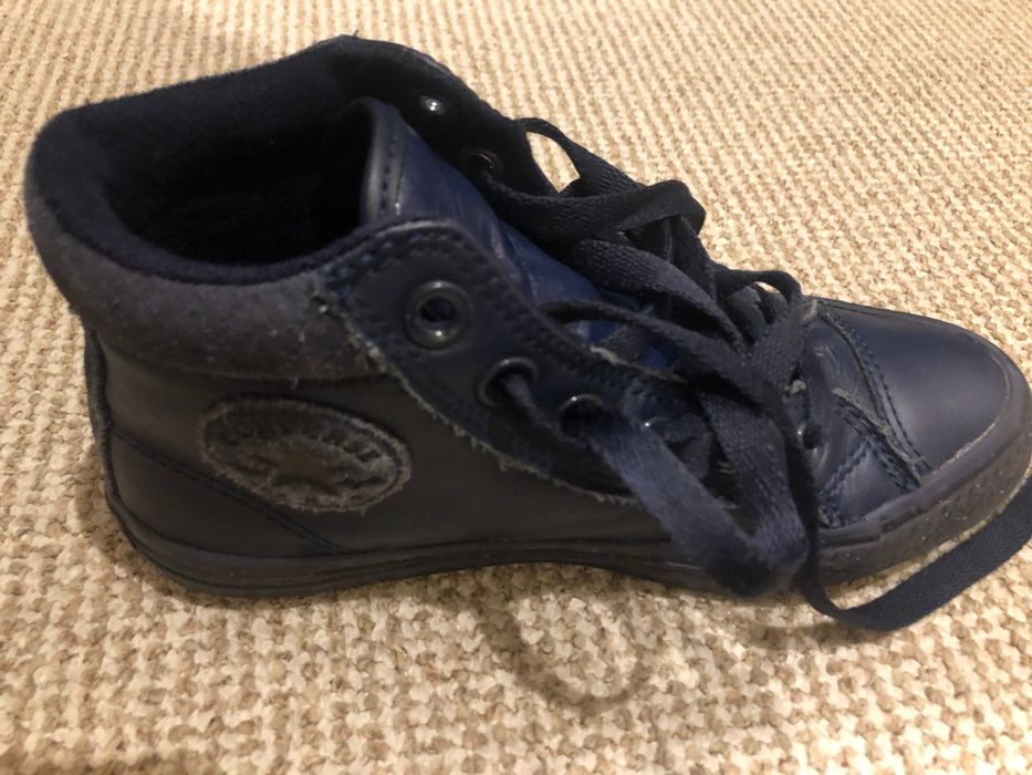 Converse all star em pele