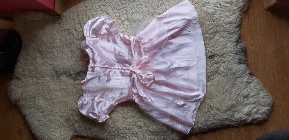 Piękna sukienka różowa r. 90