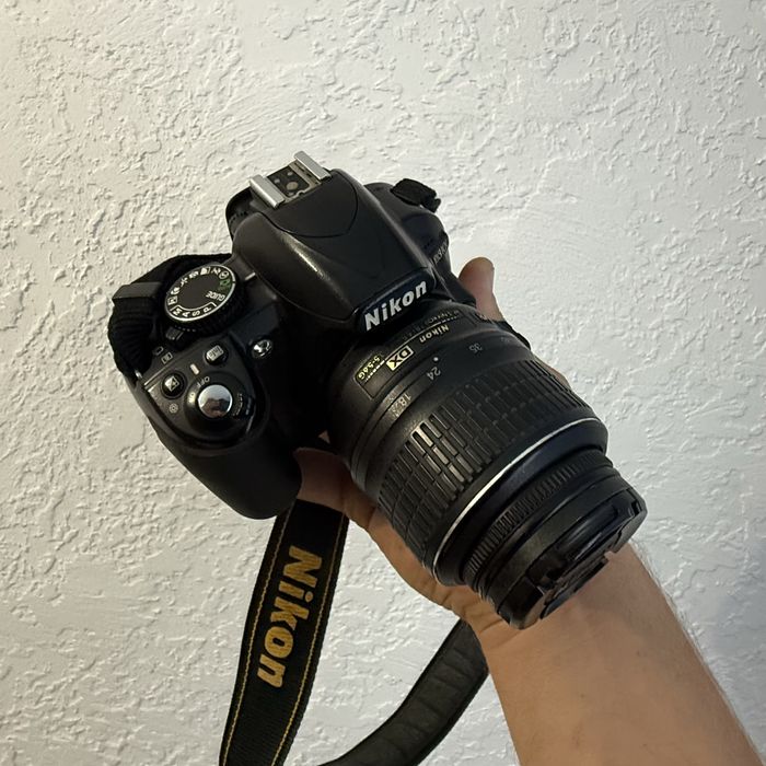 Продам Nikon D3100 + об’єктив 18–55 мм, новий акумулятор