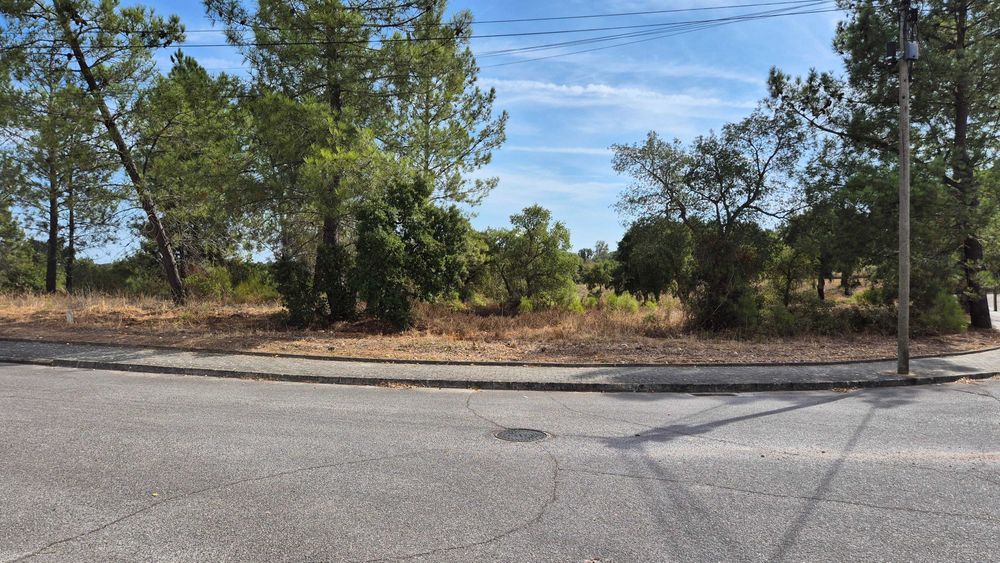 Lote de Terreno Urbano com 657m2 para construção em Vale de Mestre,