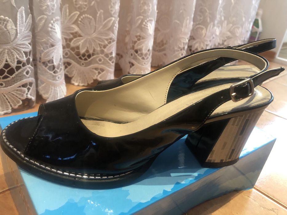 Продам босоніжки