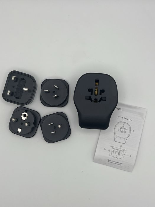 Kompaktowy uniwersalny adapter podróżny