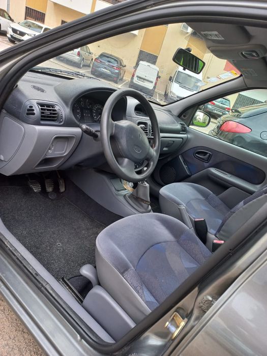 Renault clio 1.2 gasolina 2001