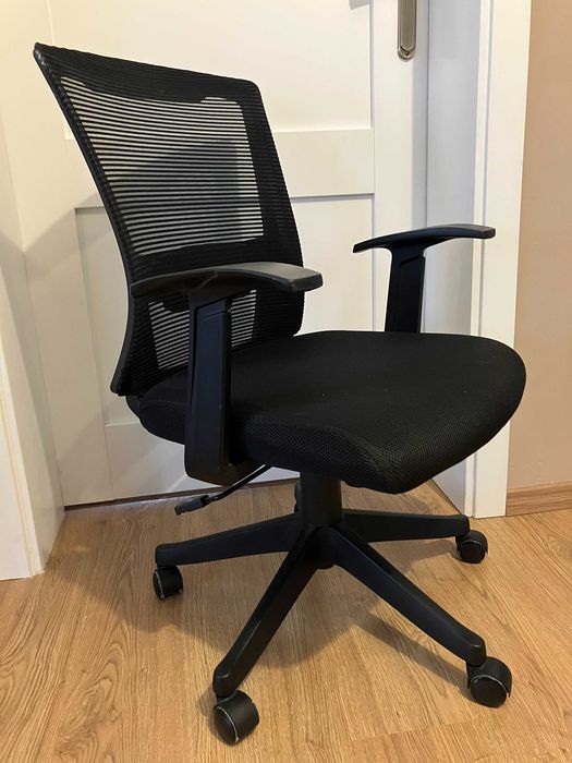 Krzesło biurowe regulowane obrotowe przewiewne