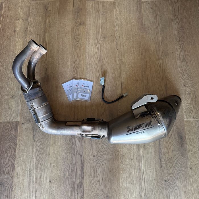 Escape Completo Akrapovic Titanium Carbono Tracer 7 MT07 XSR700 Euro5