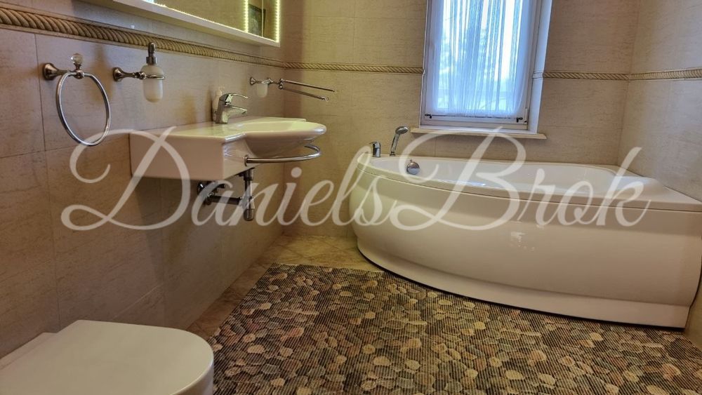 Конча Заспа Козин будинок на березі Дніпра