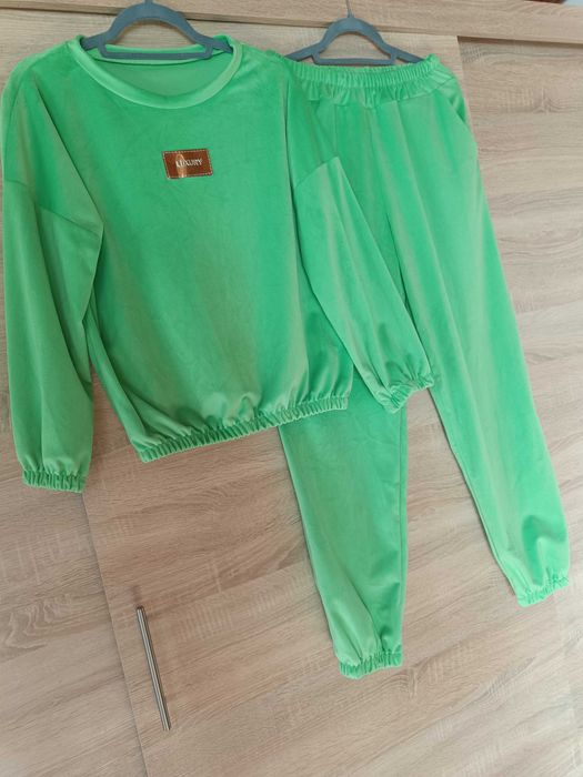 Nowy piękny Dres welur kolor jabłko