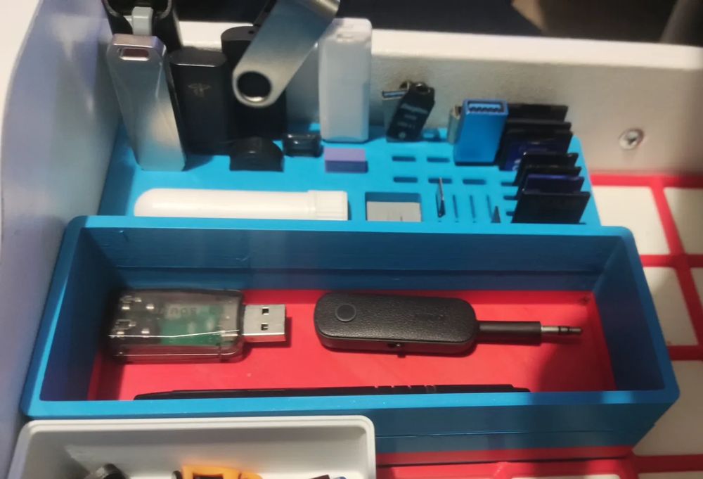 Gridfinity USB Flash Drive and Pencil Organizer