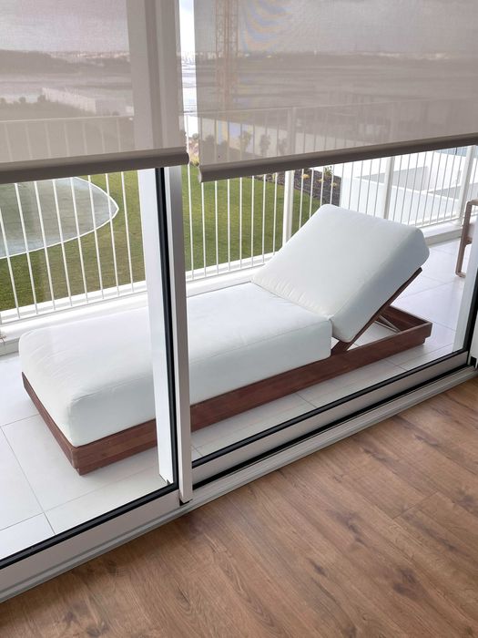 Espreguiçadeira reclinável em madeira de acácia Lecia