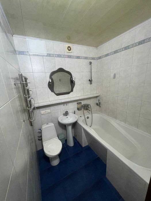 Продам 1 к кв Холодная гора 43 кв м Юрия Паращука дом 4 с ремонтом