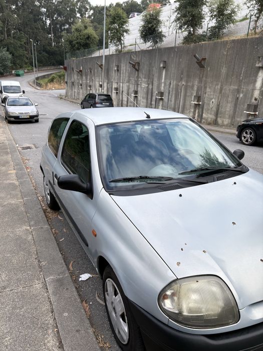 Renault Clio 2 económico e fiável