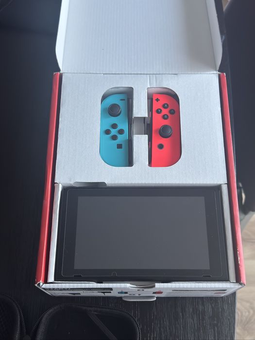 Nintendo Switch 1.1 + 2 jogos (Zelda e Pokémon)