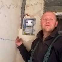 Електромонтаж електрик електромонтажні роботи заміна старої електропроводки на нову.