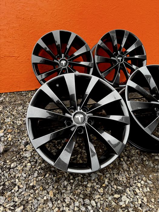 Диски R18 5.114,3 ET35 тесла 3 киа хундай мазла тойота ниссан