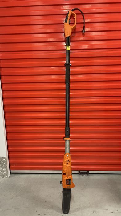 iła elektryczna na wysięgniku Black+Decker 230V regulowany kąt cięcia