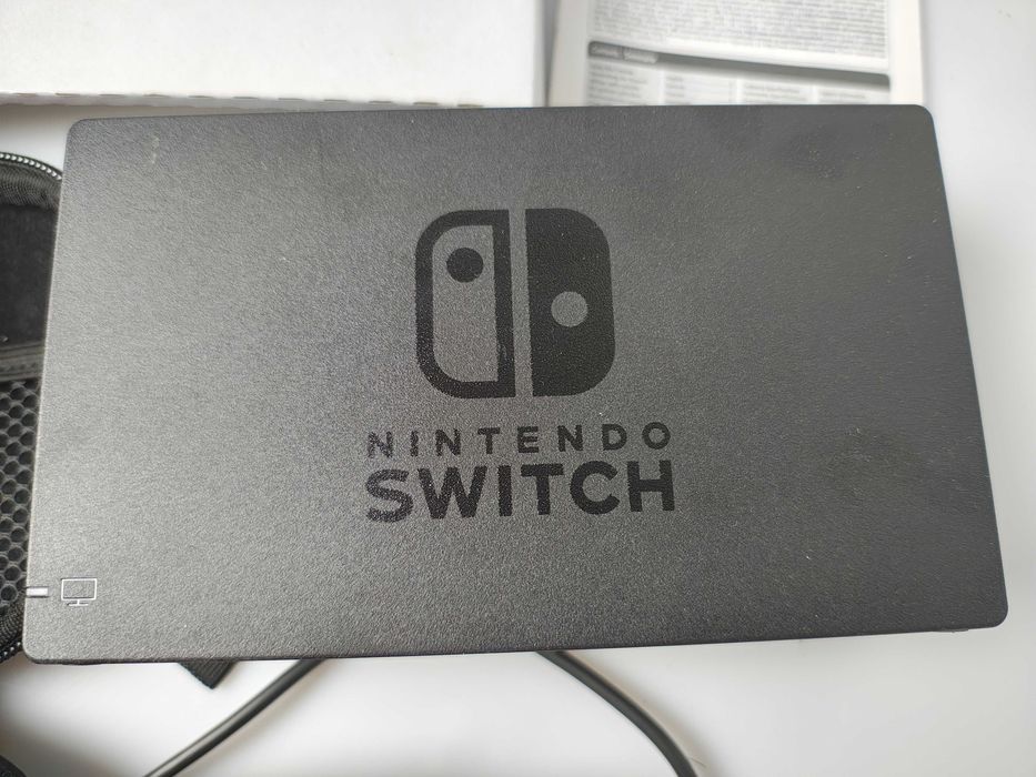 Konsola Nintendo Switch + etui + Super Mario Bross Delux bdb stan