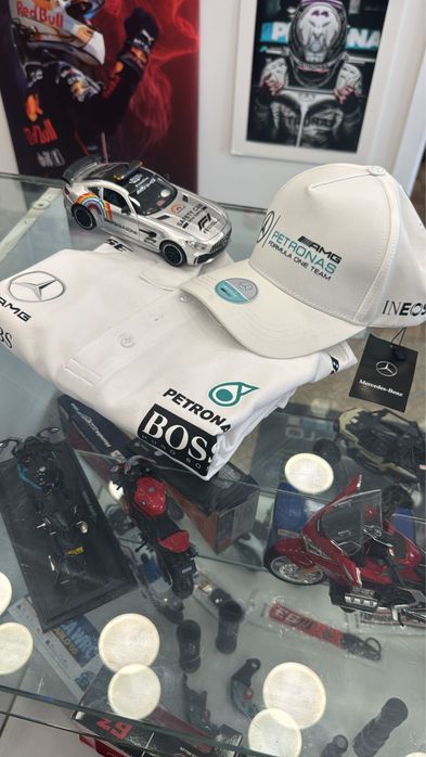 Mercedes Petronas F1 conjunto 3 peças Polo + Bone + carro de apoio Mercedes