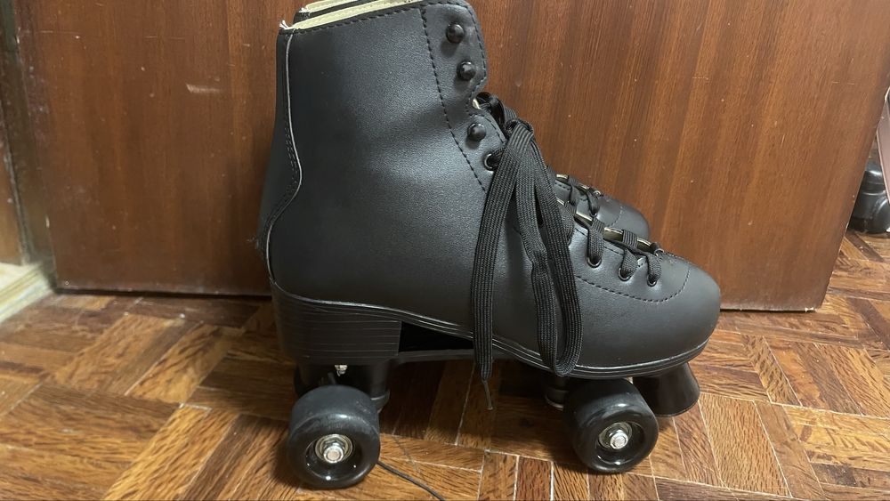 Vendo Patins numero 42 , capacete , caneleira e cutuveleira