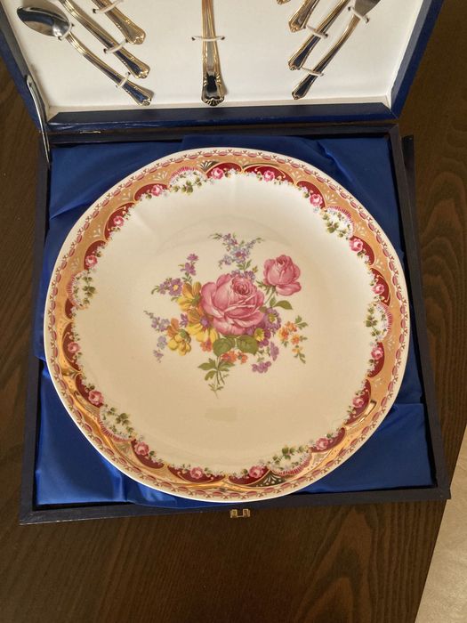 Conjunto de prato e talheres para bolos