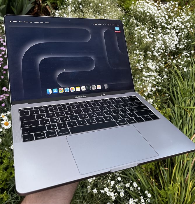 СРОЧНО! MacBook Pro 13 2017 i5/8/128gb (Новая батарея)