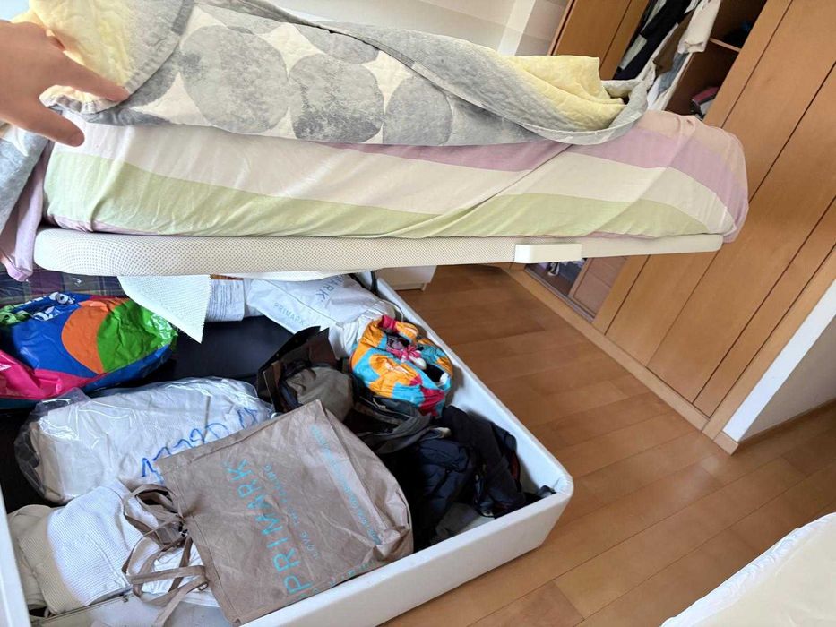 Cama IKEA está nova