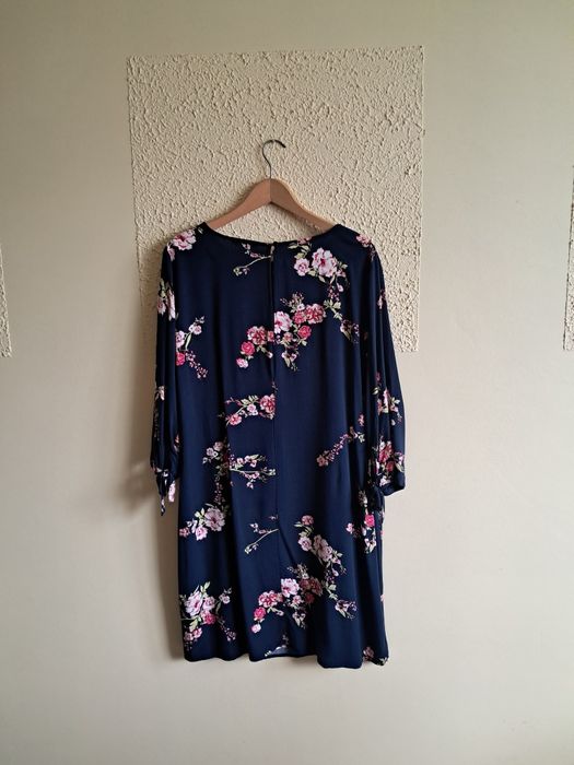 Śliczna elegancka sukienka, Esmara
