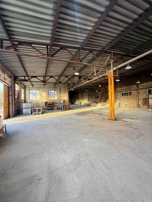 Комерційне приміщення 1600 м