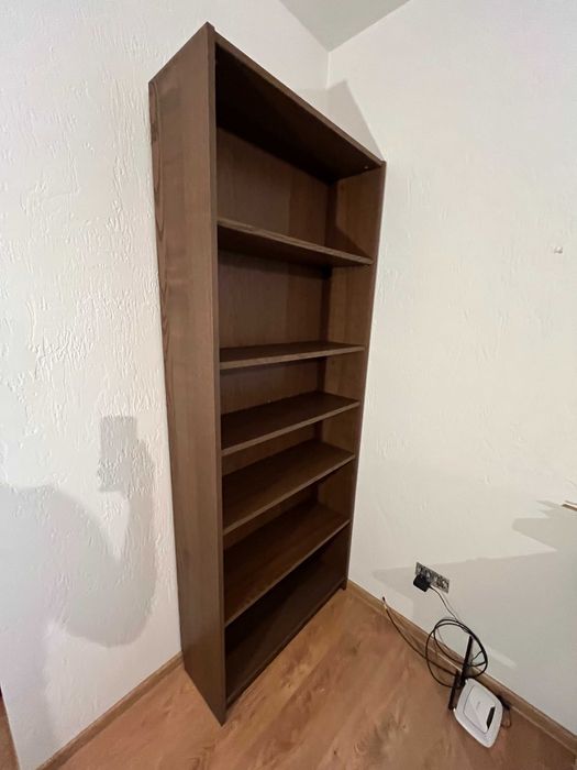 Sprzedam regał z niezamontowanymi drzwiami ;)