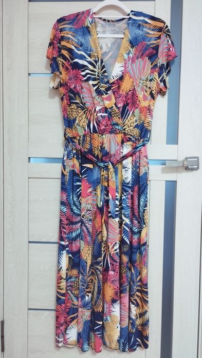 Сукня яскрава довга максі літня. Франція